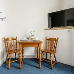 Cosy & Quiet Flat Near Haymarket Station