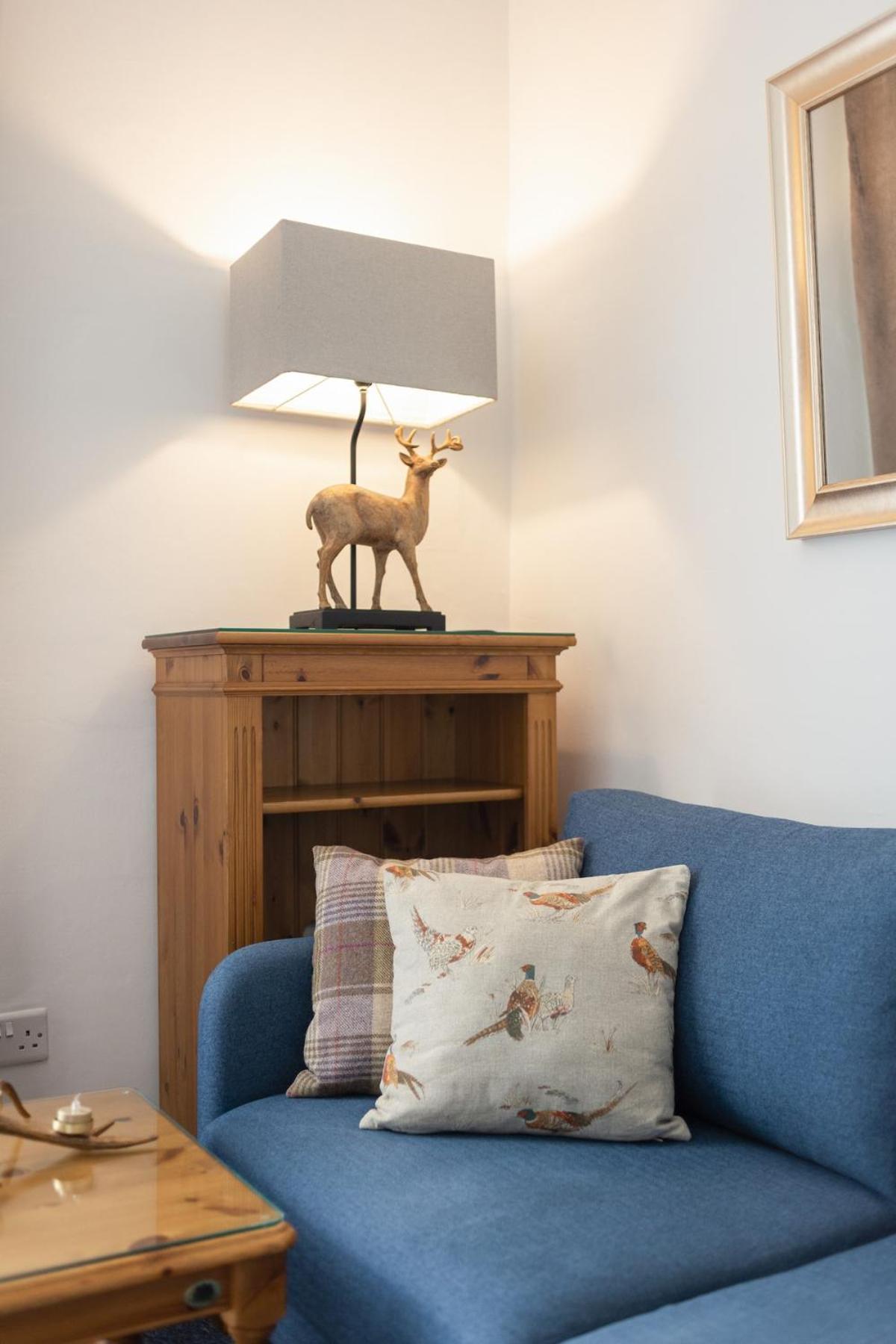 Cosy & Quiet Flat Near Haymarket Station Apartment